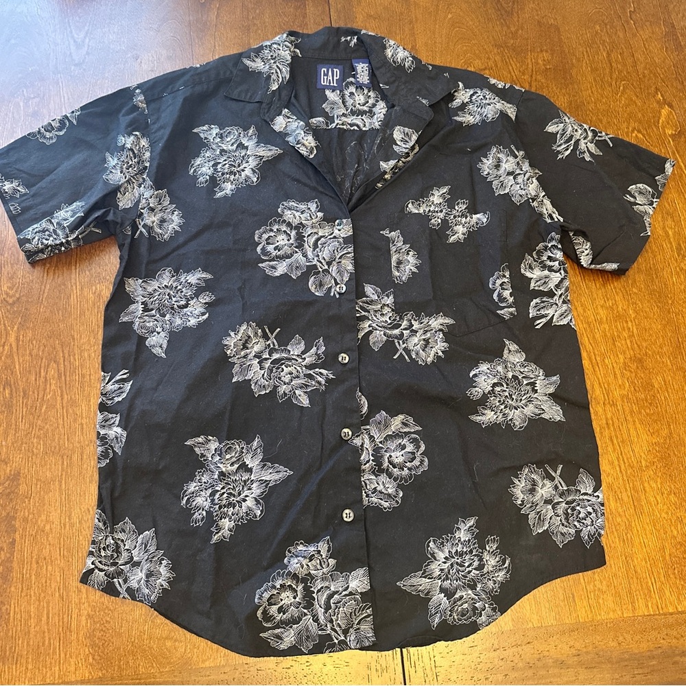 GAP Men's Black and White Floral Button Down Shirt
